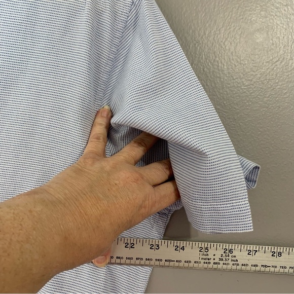James Campbell blue and white collared short sleeve button down. Size L - Picture 6 of 9